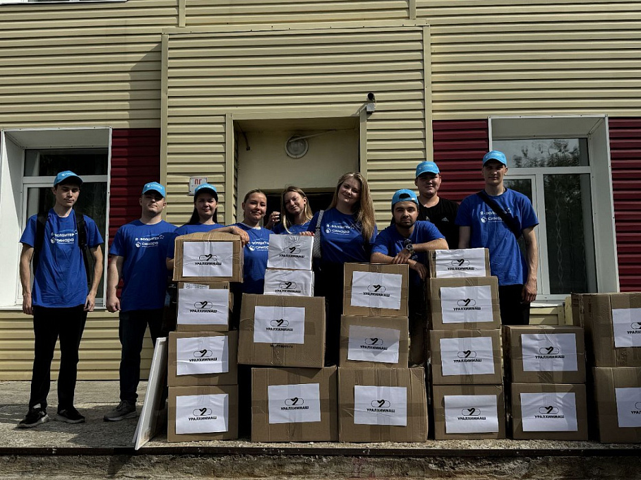 Волонтеры «Уралхиммаша» помогли воспитанникам детского дома подготовиться к школе